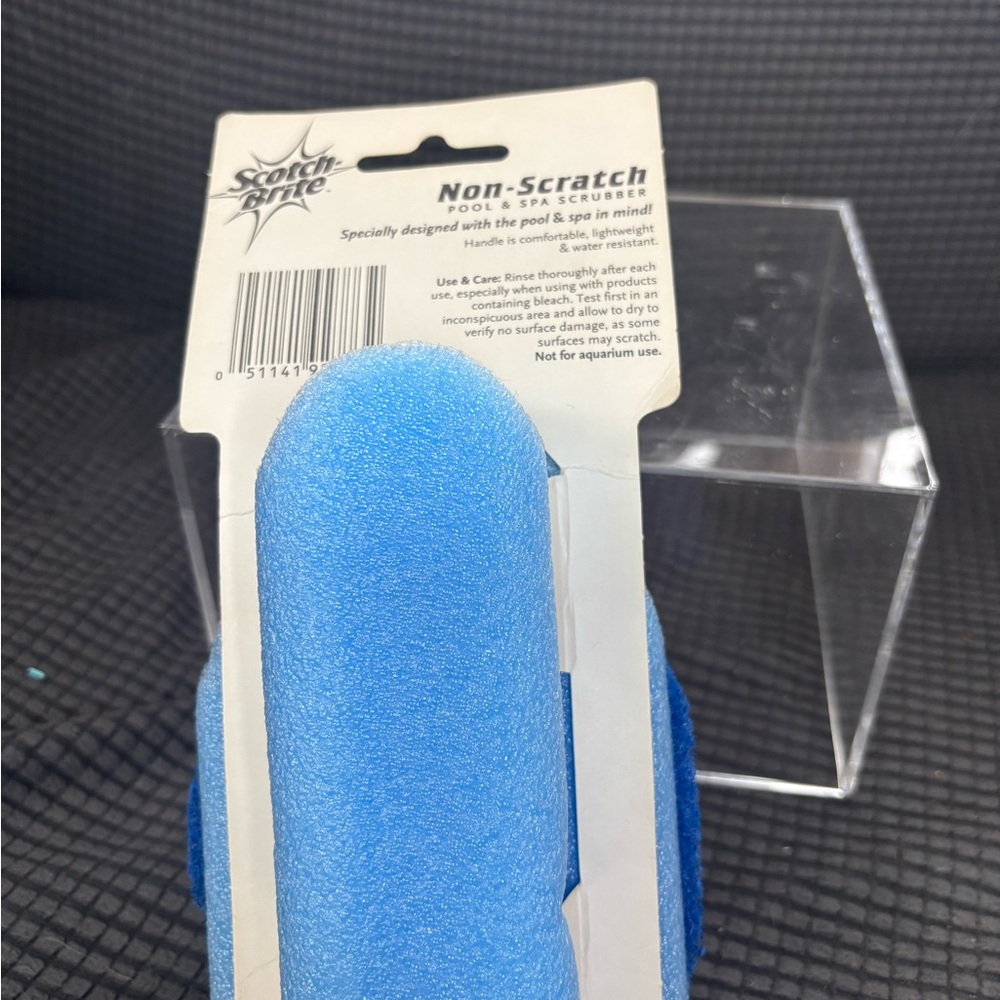 Blue Non-Scratch Pool & Spa Scrubber - Picture 2 of 2